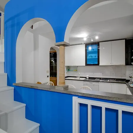 Blue House - 150 Mt Dalla