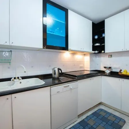 Blue House - 150 Mt Dalla *